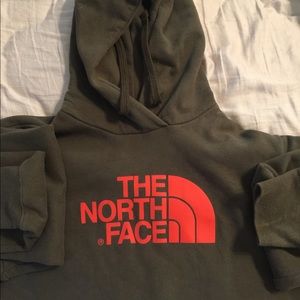 Men's Northface hoodie.